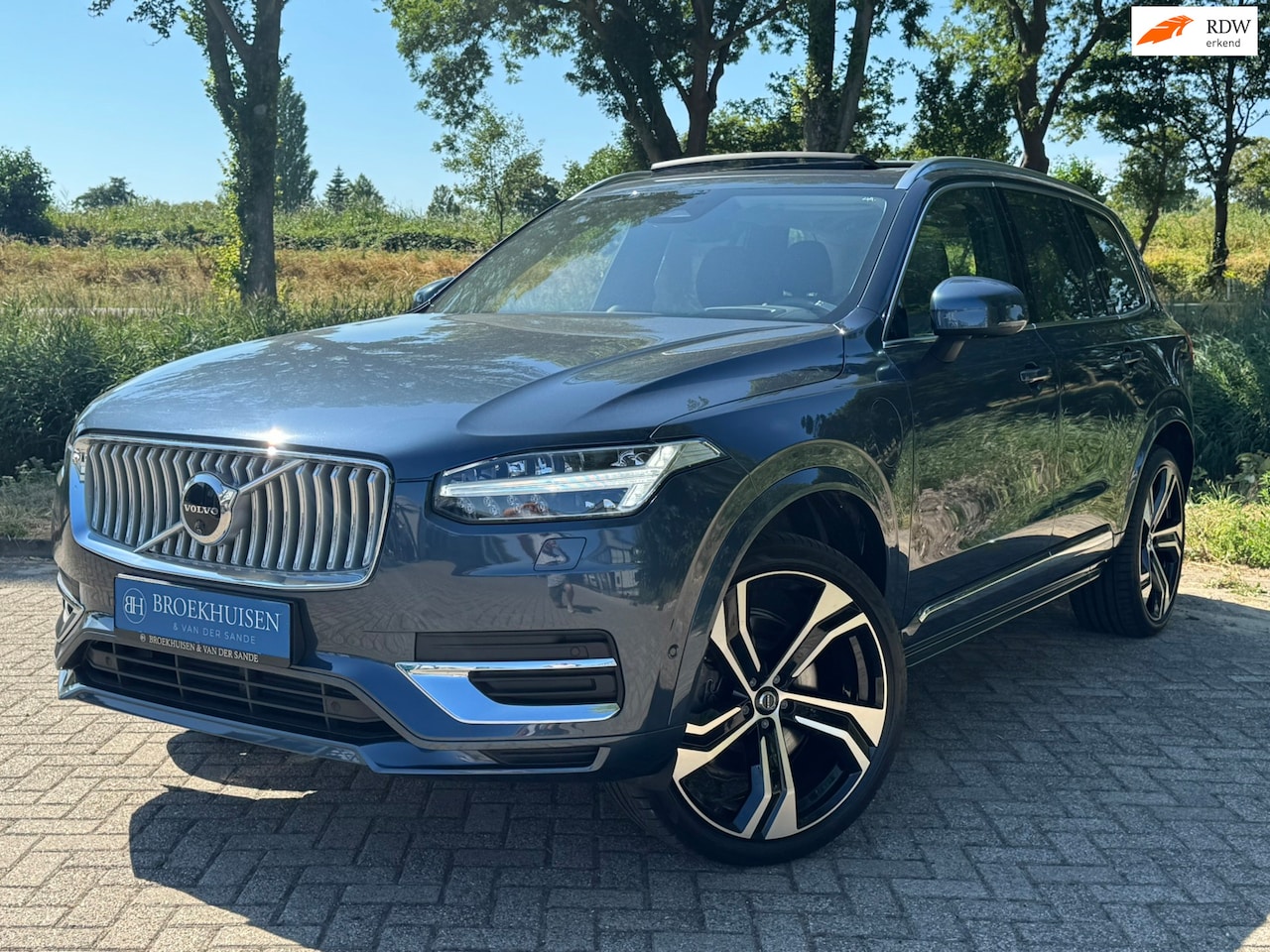 Volvo XC90 - 2.0 T8 Plug-in hybrid AWD Ultra Bright 455pk Luchtvering / Massage Stoelen / Trekhaak / 22 - AutoWereld.nl