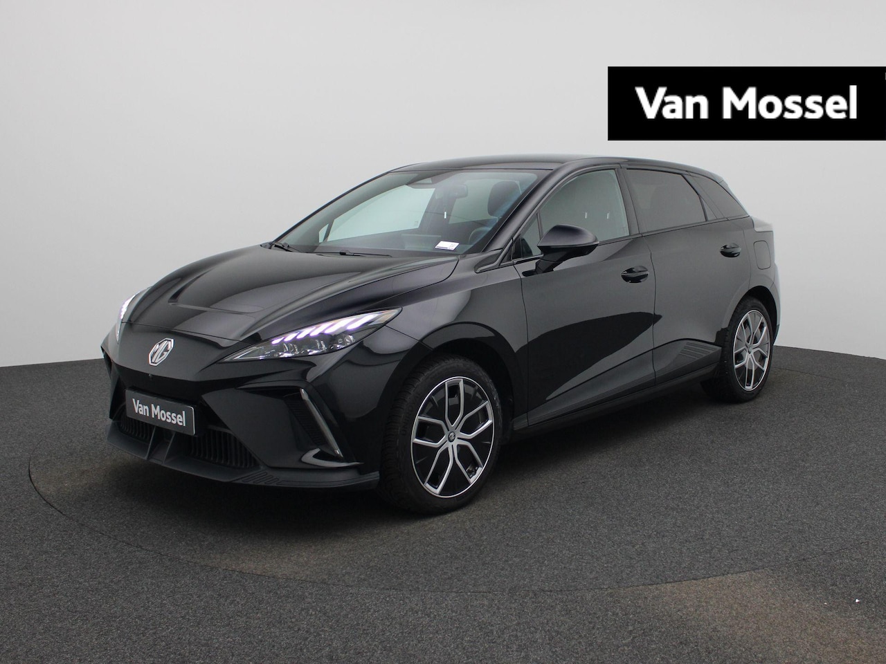 MG MG4 - Luxury Long Range 64 Kwh | Navi | Camera | Led Koplampen | Stoelverwarming | CarPlay | MG - AutoWereld.nl