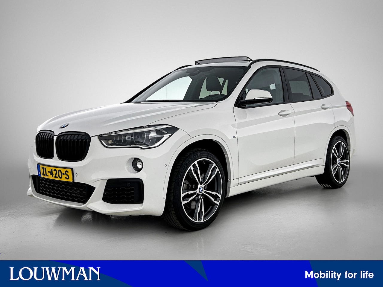 BMW X1 - sDrive20i High Executive Edition | Trekhaak | Panoramadak | - AutoWereld.nl