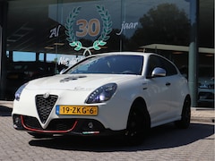 Alfa Romeo Giulietta - 1.4 T Business Executive Airco / Elekramen / Stuurbekr / Xenon / Leder / Camera / Keurig o