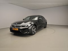 BMW 3-serie - Sedan 330e | M-Sportpakket | LED | Leder | Navigatie | Schuifdak | Stoelverwarming | DAB |