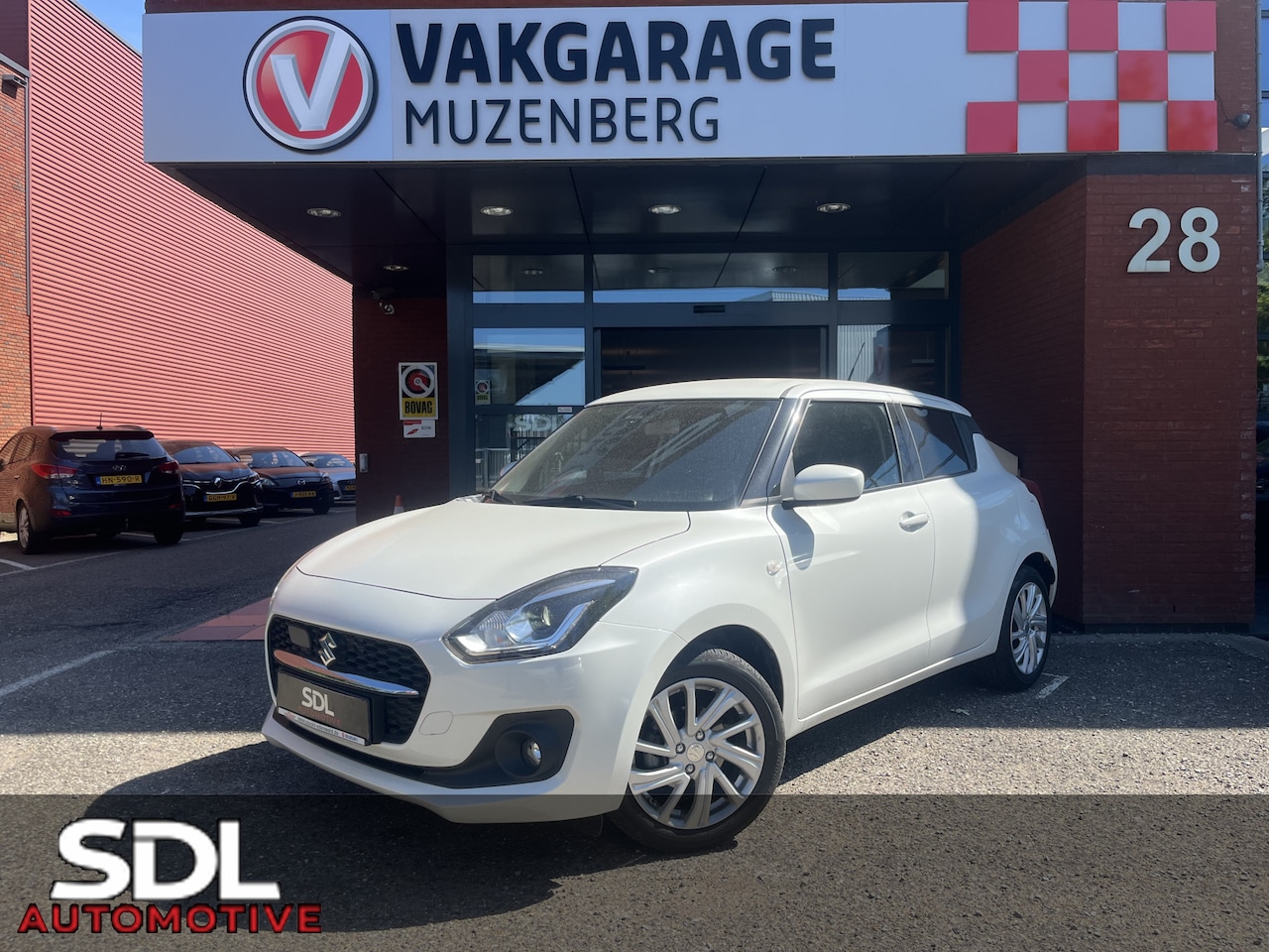 Suzuki Swift - 1.2 Select Smart Hybrid // ADAPT. CRUISE // CAMERA+SENSOREN // STOELVERWARMING // APPLE-AN - AutoWereld.nl