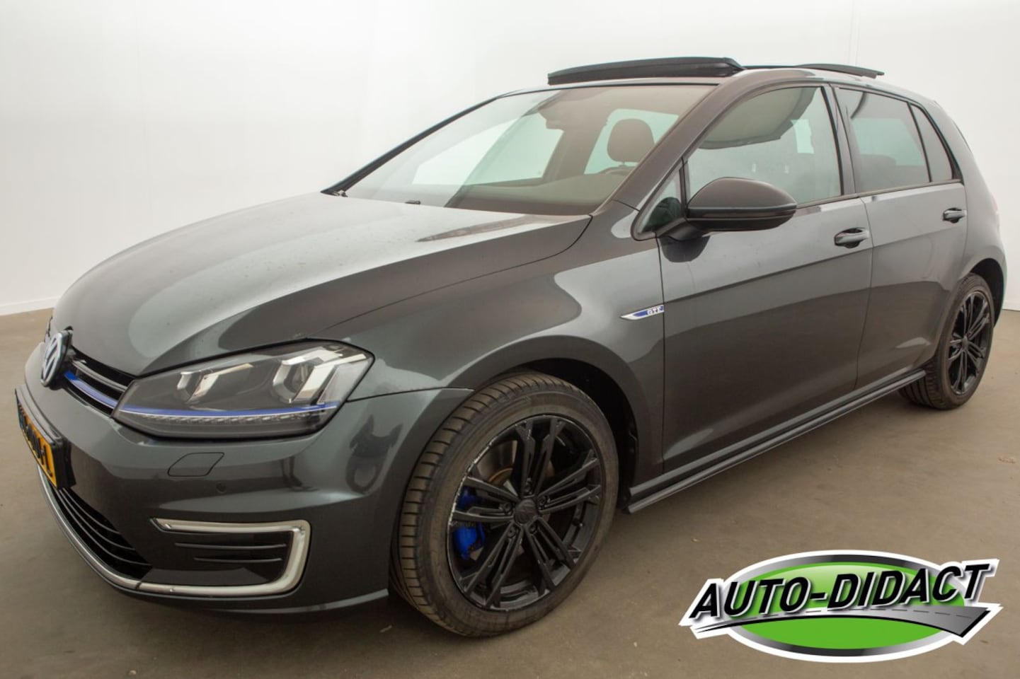 Volkswagen Golf - 1.4 TSI GTE Pano Automaat Camera Navi - AutoWereld.nl