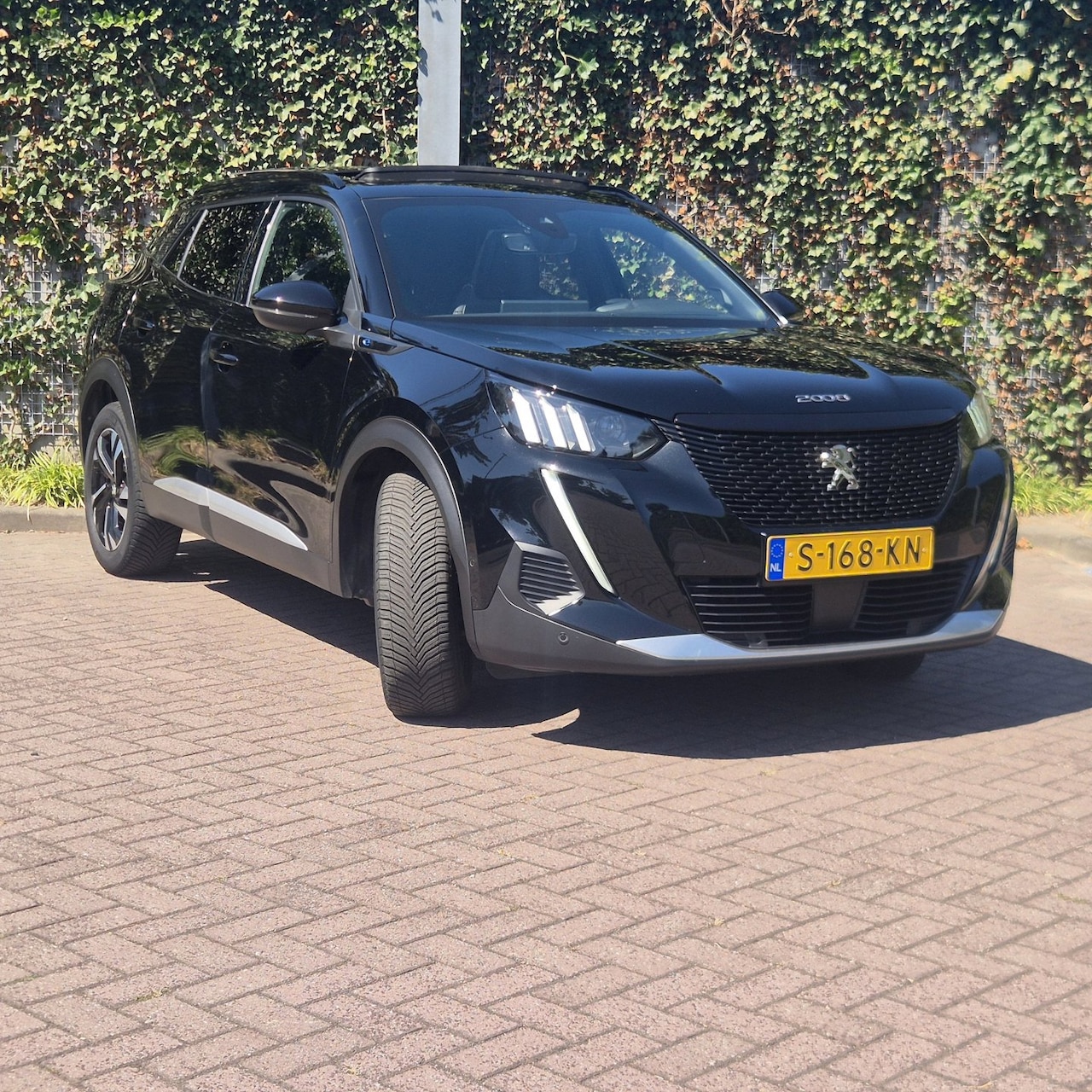 Peugeot e-2008 - GT | Pano | ACC |SOH 95,44 % | Warmtepomp | 11 kW 3-fasen | Camera - AutoWereld.nl