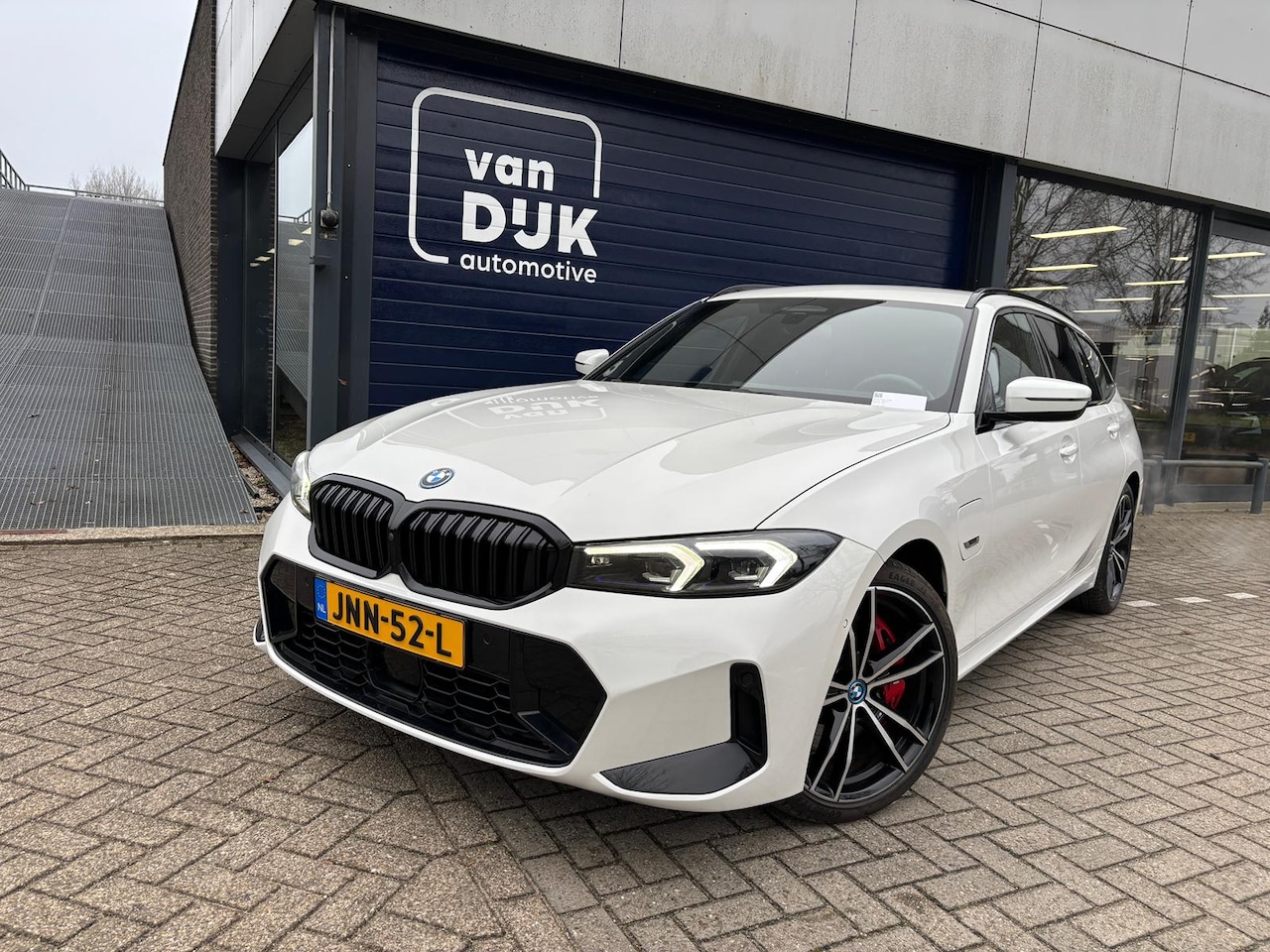 BMW 3-serie Touring - 320e Touring M-Sport PRO PHEV SHADOWLINE ADEPTIVE KOPLAMPEN 360 CAMERA DRIVER ASSIST HEAD- - AutoWereld.nl