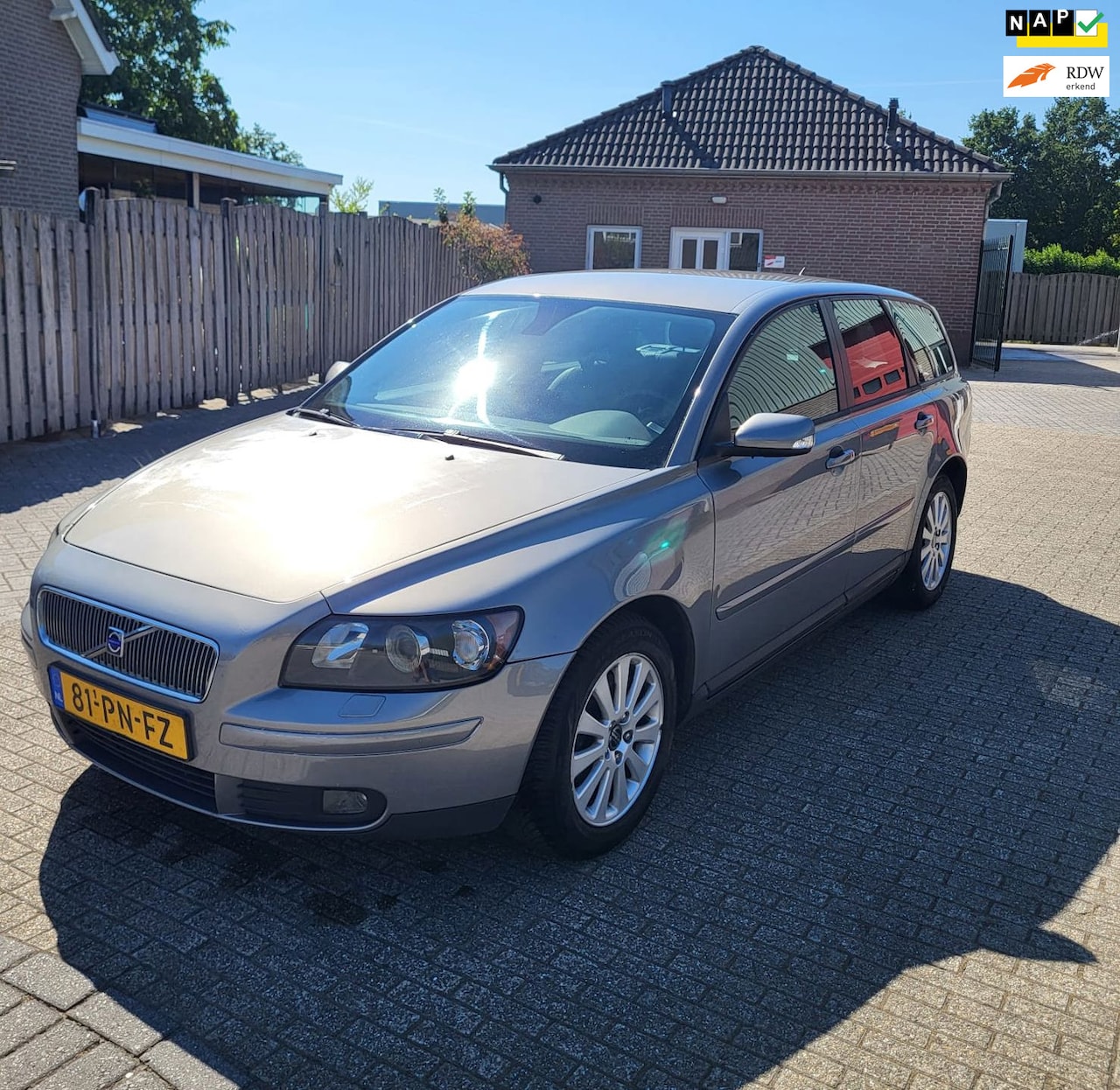 Volvo V50 - 2.4 Momentum 2.4 Momentum, Clima, CruisC, Trekhaak, APK 06/27! - AutoWereld.nl