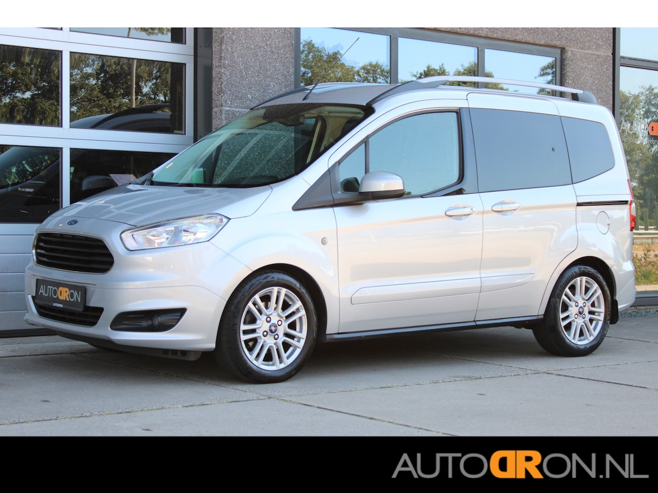 Ford Tourneo Courier - 1.0 Titanium 5 Persoons & Dealer Onderhouden - AutoWereld.nl