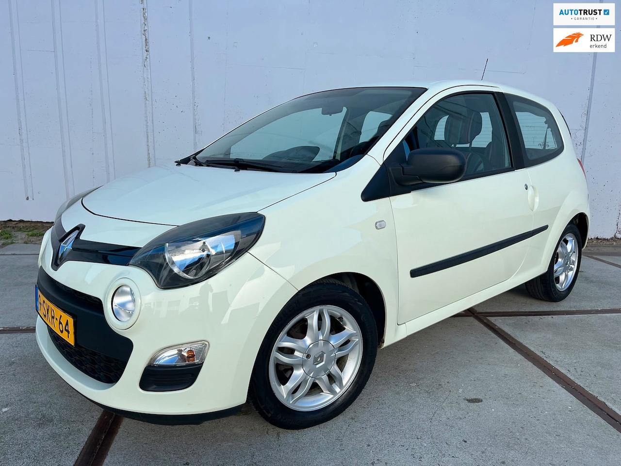 Renault Twingo - 1.2 16V Parisienne Airco | bluetooth muziek en telefonie | Lm velgen | Orig.NL-auto | NAP - AutoWereld.nl