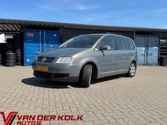 Volkswagen Touran - 1.6-16V FSI Trendline 7 persoons Gearbox broken