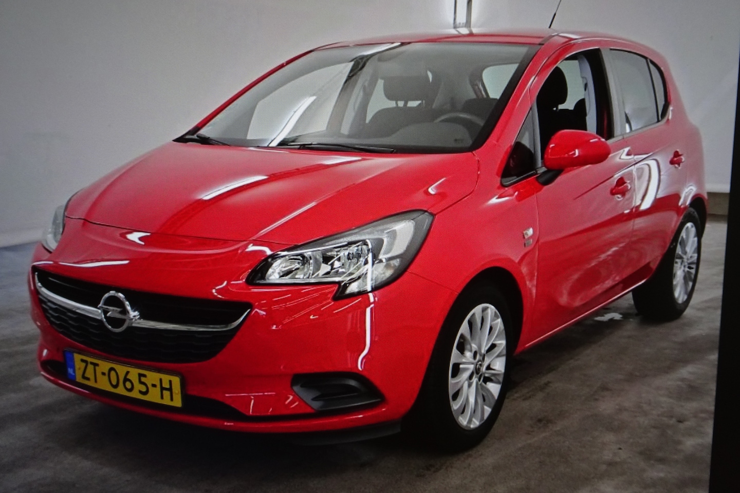 Opel Corsa - 1.4 120 Jaar Edition 5 Drs * 90pk * AIRCO * LMV * NAVI * KAMERA - AutoWereld.nl