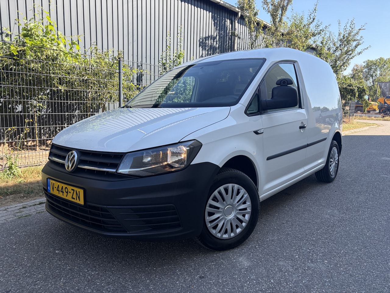 Volkswagen Caddy - 2.0 TDI L1H1 BMT Trendline / AIRCO / CRUISE / SCHUIFDEUR - AutoWereld.nl