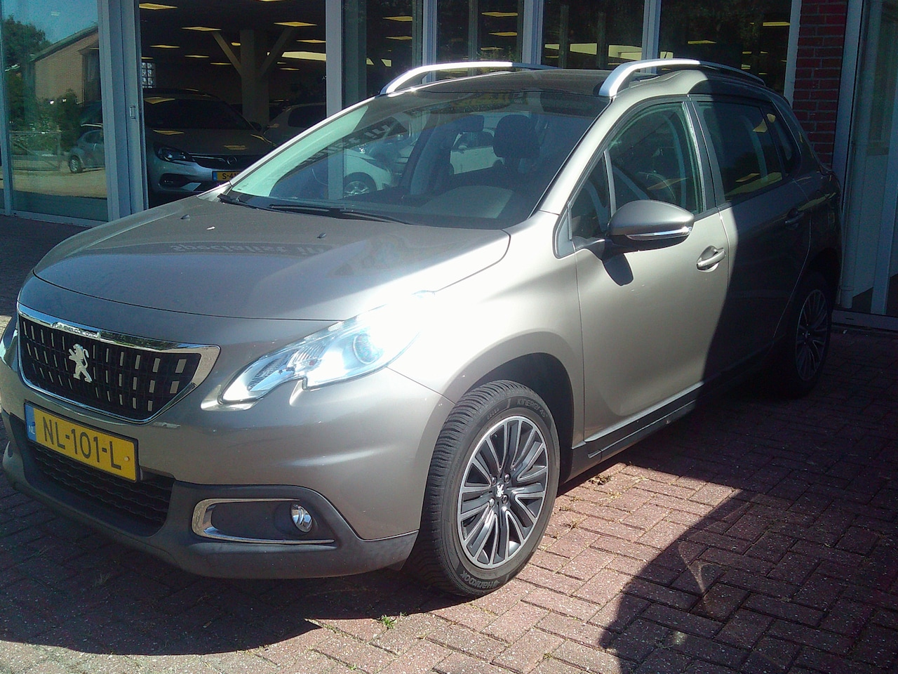 Peugeot 2008 - 1.2 PureTech Blue Lion Automaat Staat in Hardenberg - AutoWereld.nl