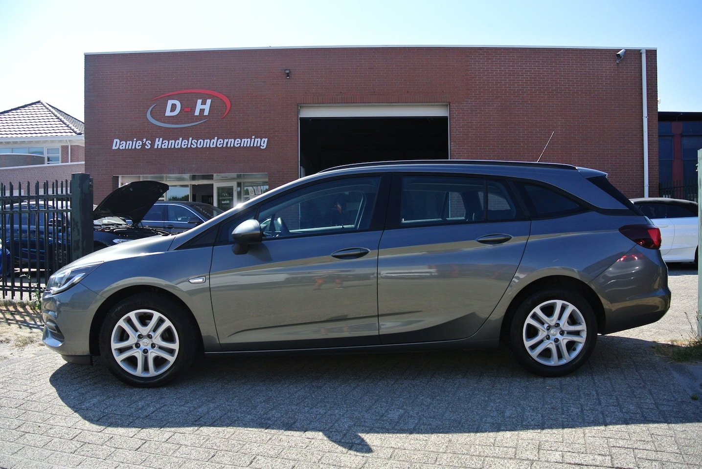 Opel Astra Sports Tourer - 1.2 Business Edition airco inruil mogelijk - AutoWereld.nl