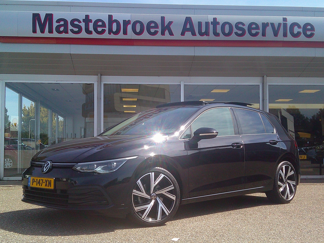 Volkswagen Golf - 1.5 eTSI R-Line Business Automaat Staat in Hardenberg - AutoWereld.nl