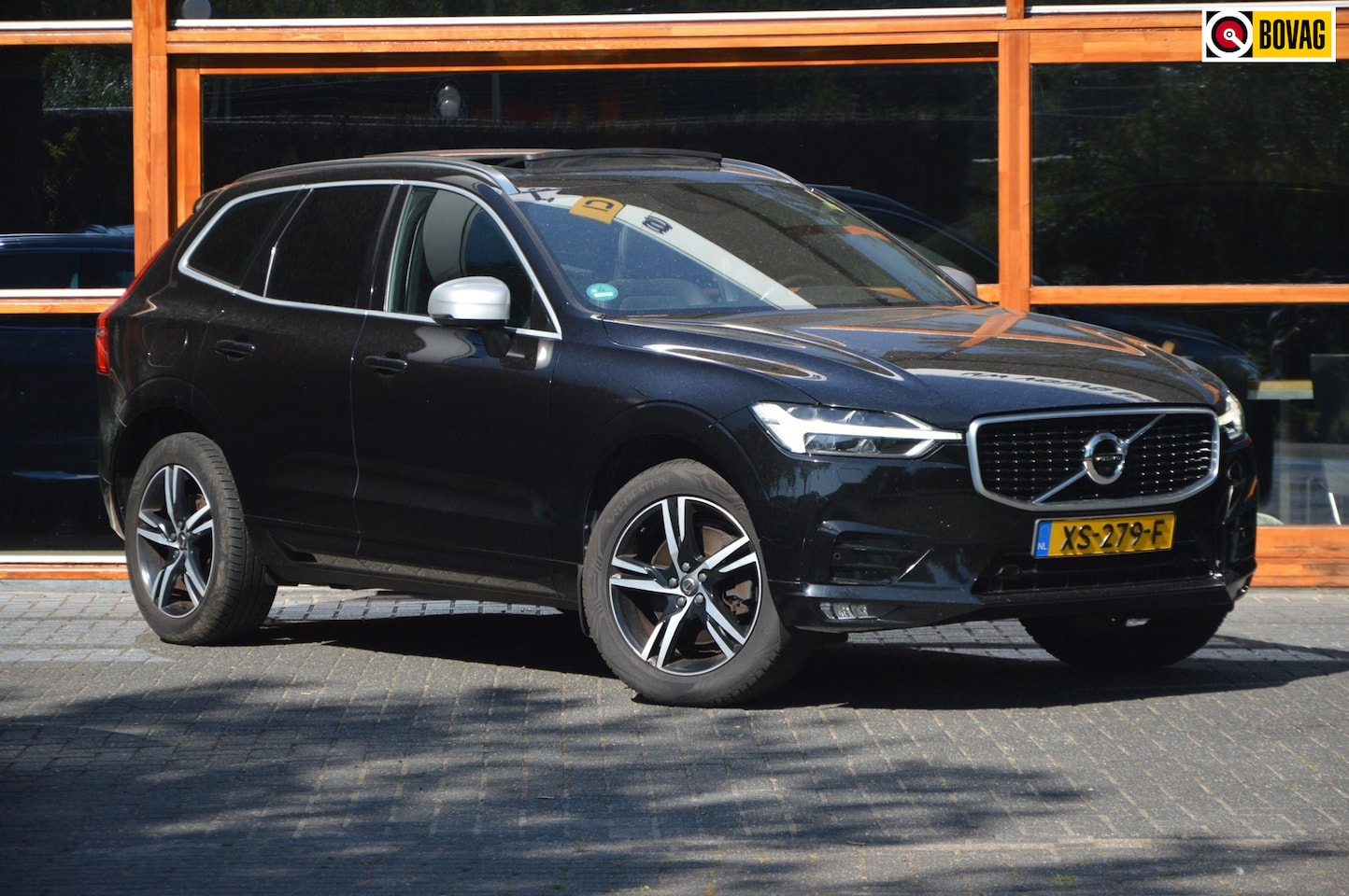 Volvo XC60 - T5 R-Design | Panoramadak | Head-up | Trekhaak 2300 kg | 360 camera | Dealeronderhouden - AutoWereld.nl