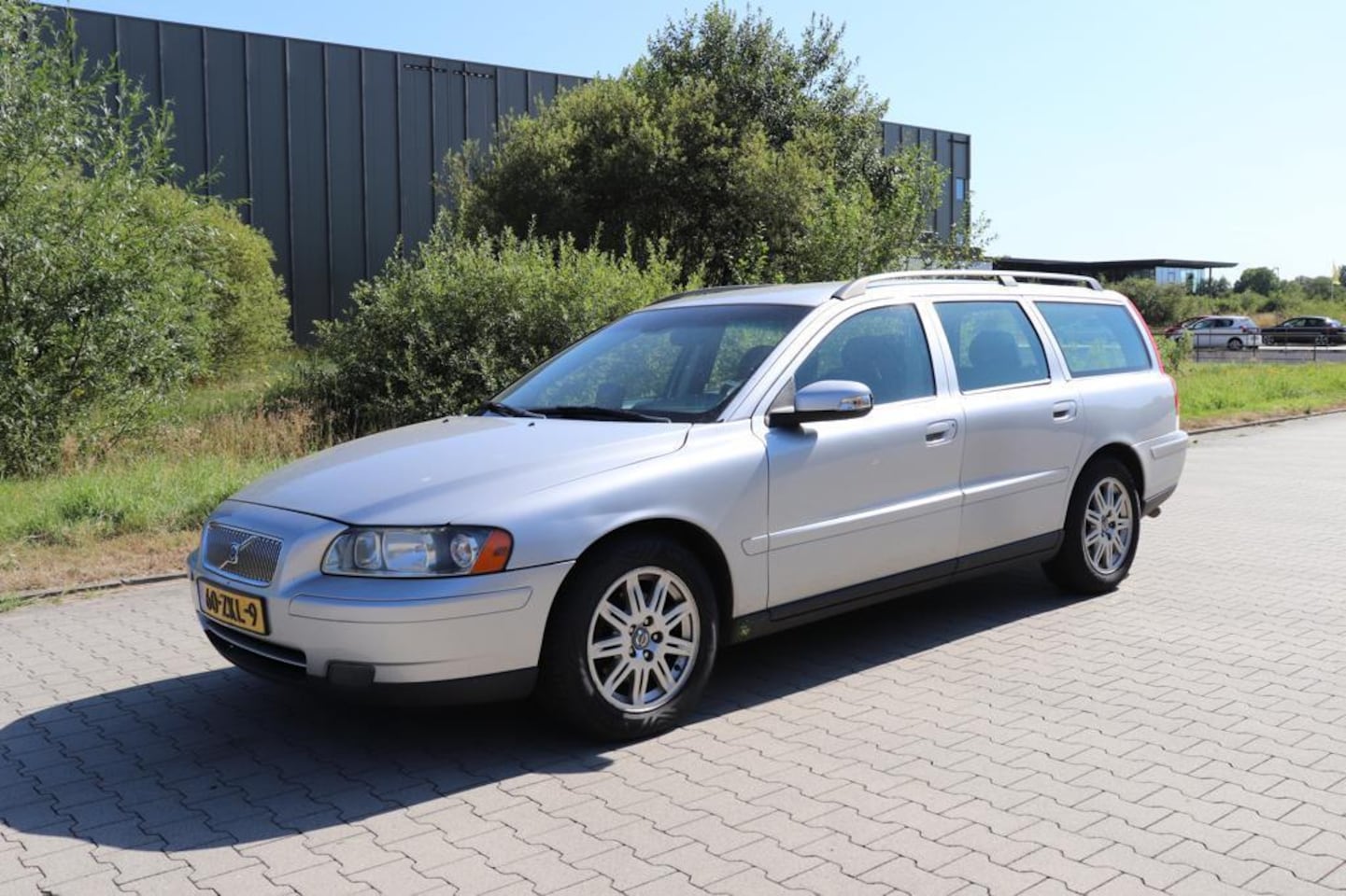 Volvo V70 - 2.4D Summum 2x in 1 koop voor 1000 euro. loop,sloop,export - AutoWereld.nl