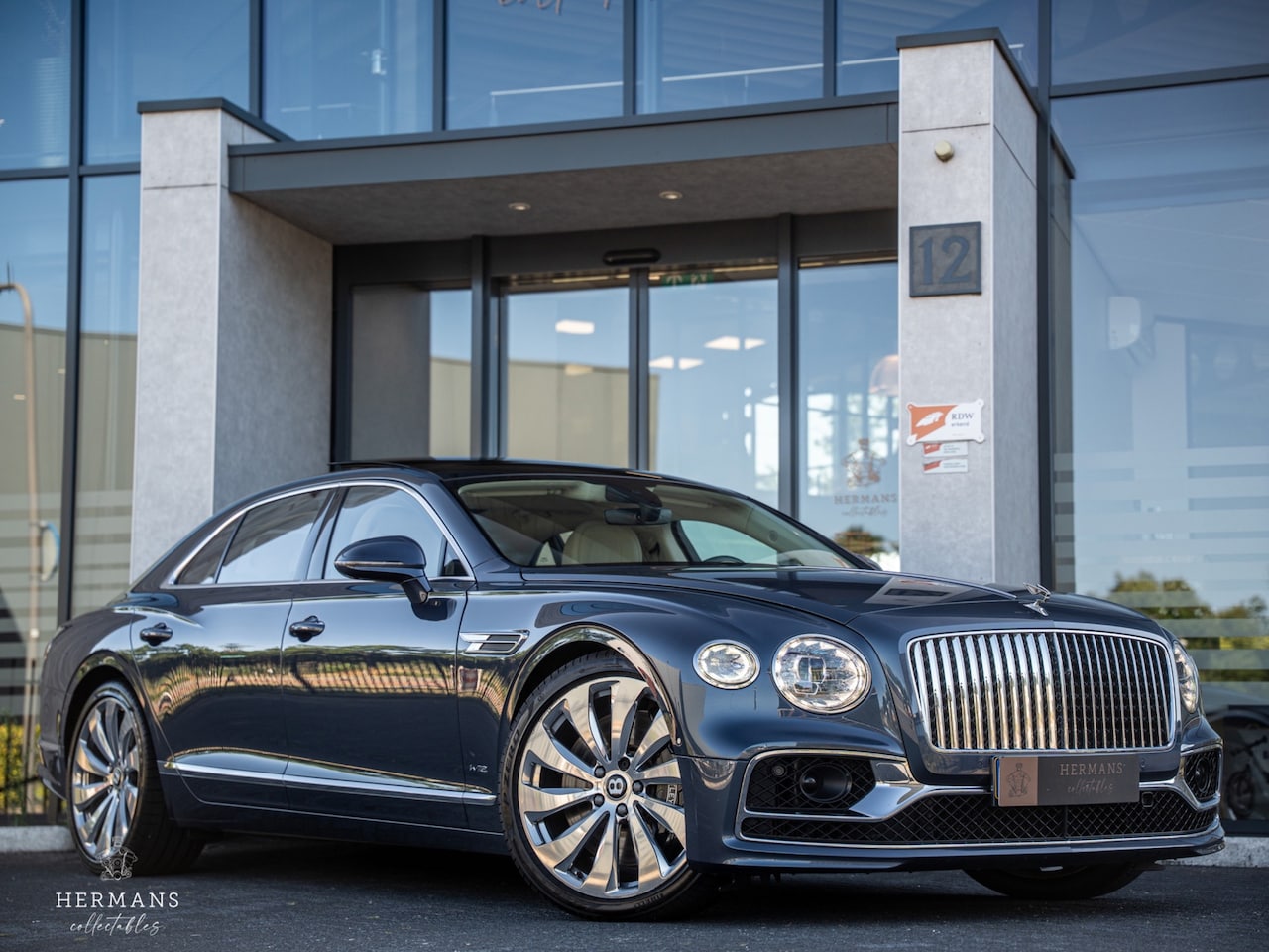 Bentley Flying Spur - 6.0 W12 First Edition / NAIM / Rotating / HUD / Dynamic Ride / Touring / Comfort - AutoWereld.nl