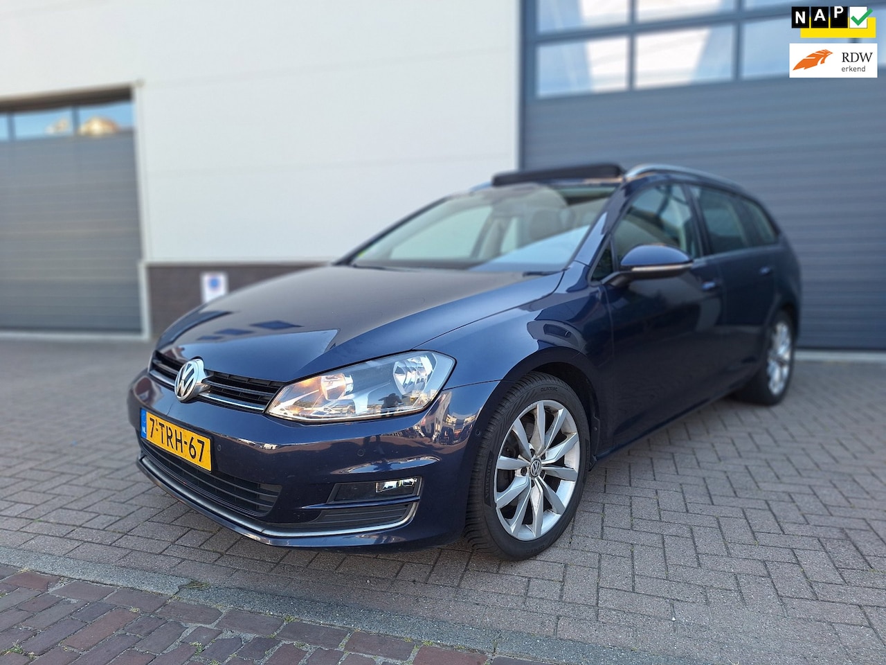 Volkswagen Golf Variant - | 1.6 TDI Highline | Automaat | Panodak | Navigatie | Bluetooth | Parkeersensoren | - AutoWereld.nl
