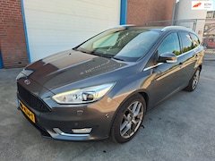 Ford Focus Wagon - 1.5 Titanium Edition mooie uitvoering nieuwe distr.riem