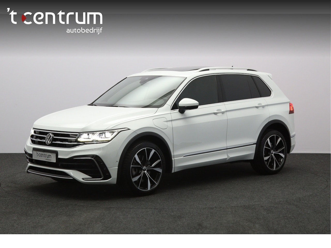 Volkswagen Tiguan - 1.4 TSI eHybrid R-Line Business 1.4 TSI eHybrid 245 PK R-Line Business+, 20" LM, Panoramadak, Leder, Adap. Onderstel - AutoWereld.nl