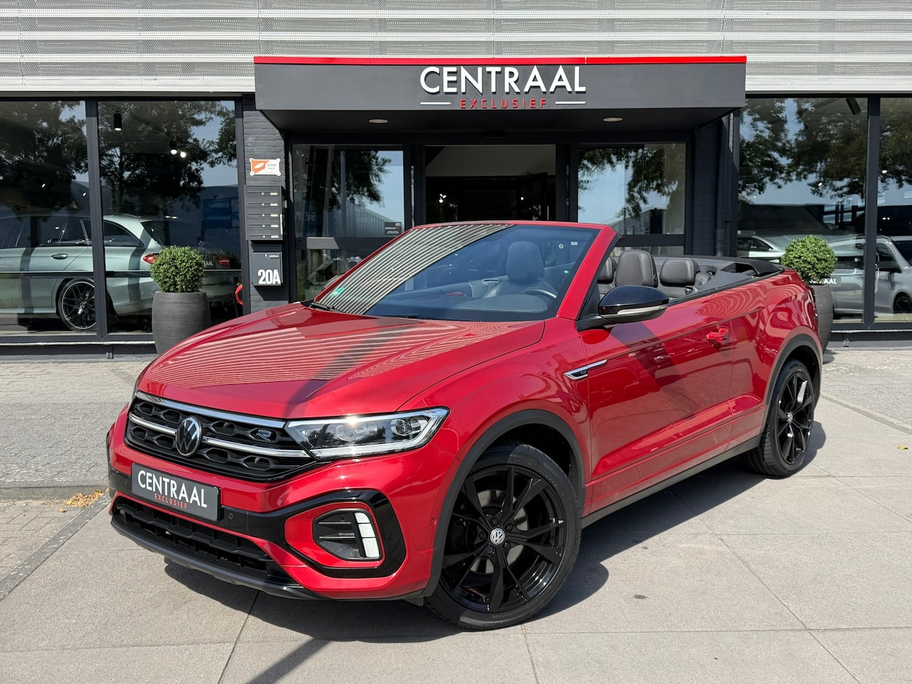 Volkswagen T-Roc Cabrio - 1.5 TSI R-Line Leder|ACC|Keyless|Beats|IQ-Lights|Carplay|Camera|Virtual-cockpit - AutoWereld.nl