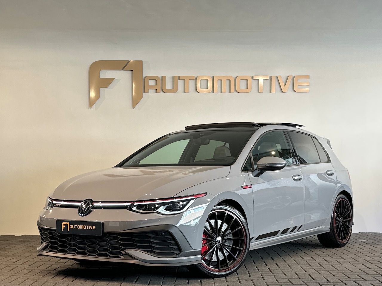 Volkswagen Golf - 2.0 TSI GTI Pano|H/K|HuD|Leer|Akra|2700km!|Memory - AutoWereld.nl