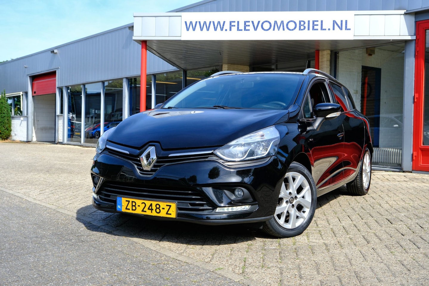 Renault Clio Estate - 0.9 TCe Limited Navi|Airco|LMV|DAB - AutoWereld.nl