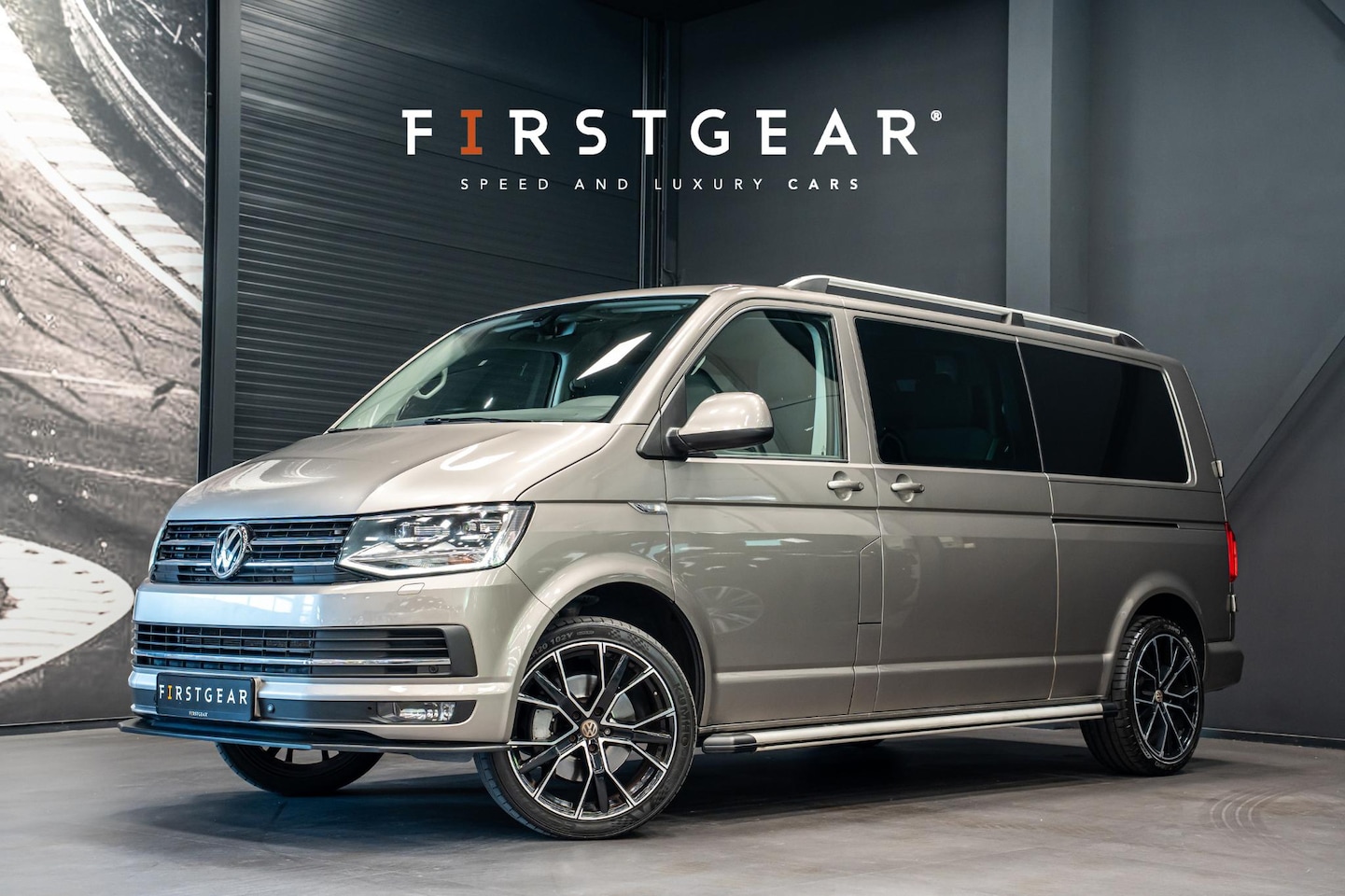 Volkswagen Transporter - 2.0 TDI L2H1 DC Highline *Grijs kenteken / Luchtvering achteras / Dubbele cabine / Cruise - AutoWereld.nl