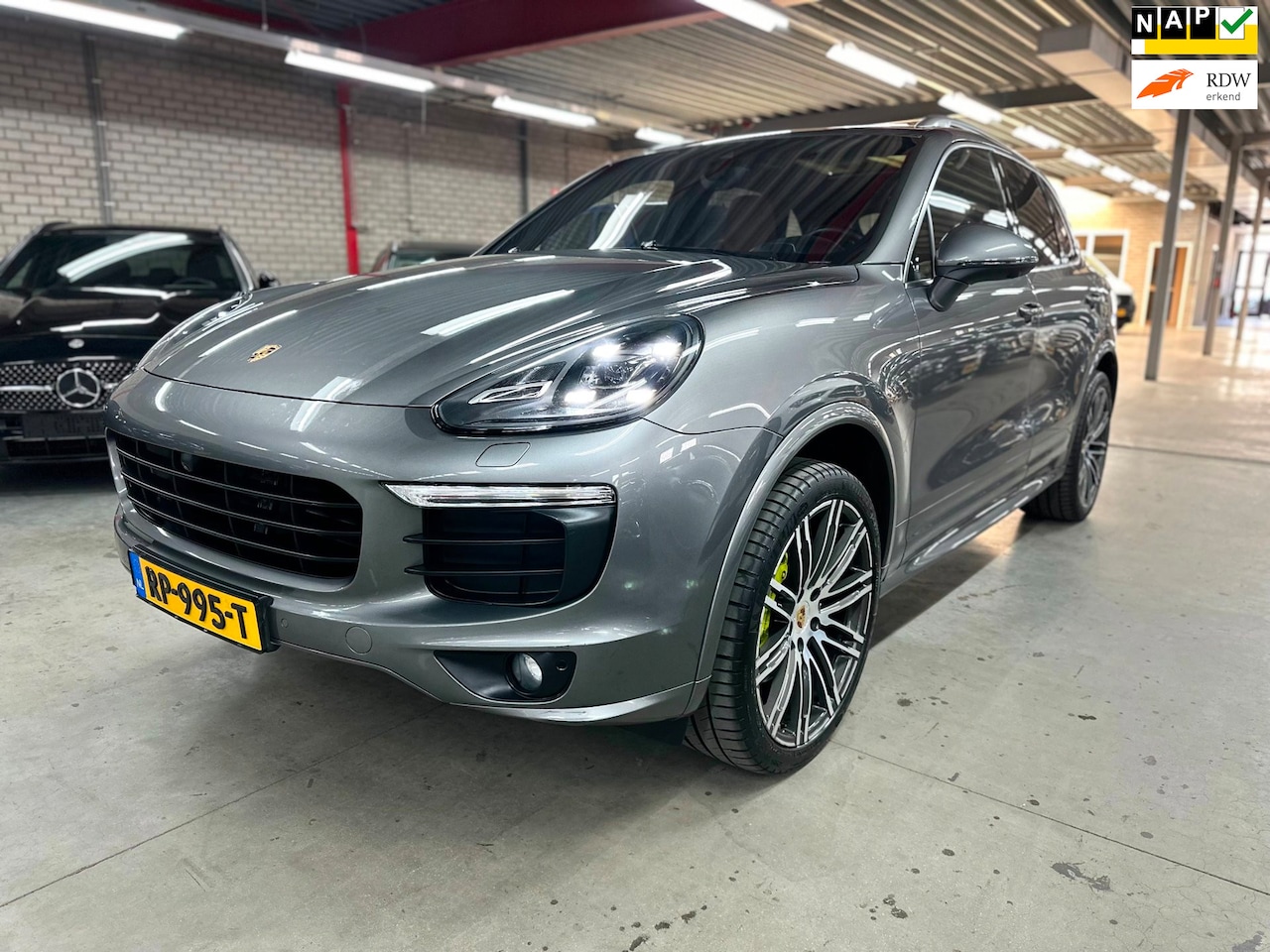 Porsche Cayenne Electric - 3.0 S E-Hybrid, Pano, Bose, Sport Chrono - AutoWereld.nl