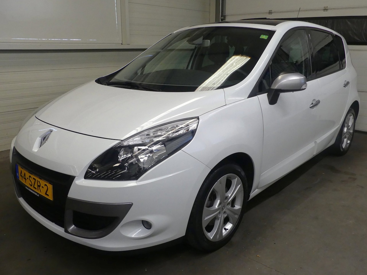 Renault Scénic - 1.4 TCE Parisienne - Keurige auto! - Navigatie - Trekhaak - AutoWereld.nl