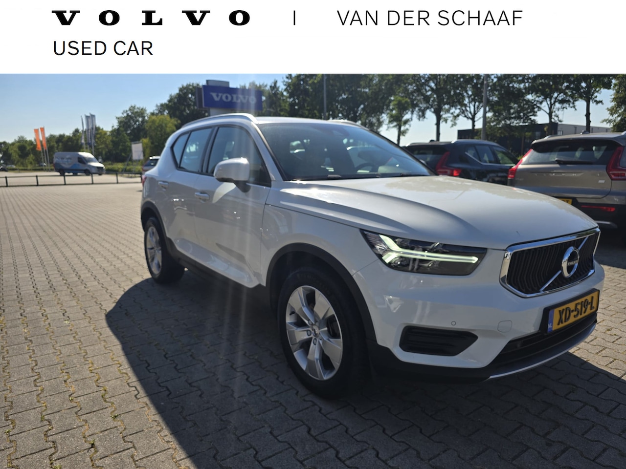 Volvo XC40 - T4 Momentum | Trekhaak | Dealer onderhouden | Keyless Entry | All Season banden - AutoWereld.nl