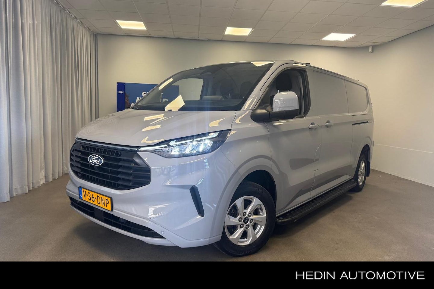 Ford Transit Custom - 320 L2H1 Limited 170PK Automaat | Sidesteps | 2x Schuifdeur | 3-Zits | Camera | BLIS | Ada - AutoWereld.nl