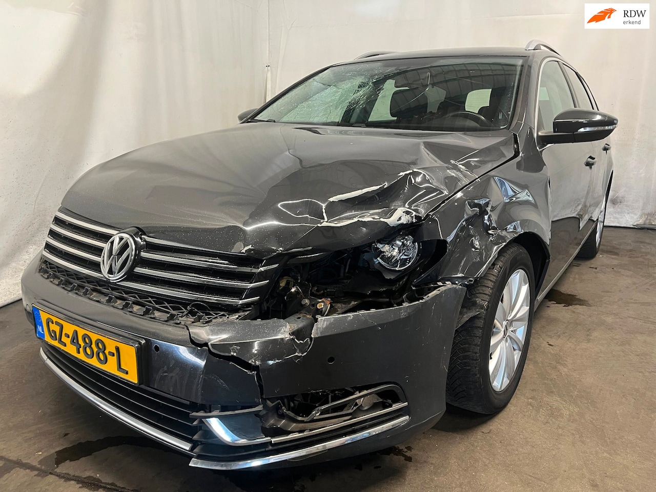 Volkswagen Passat Variant - 1.4 TSI Trendline BlueMotion - Schade - AutoWereld.nl
