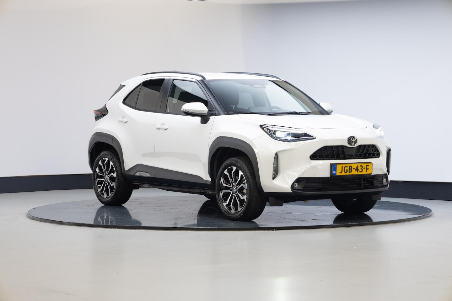 Toyota Yaris Cross - 1.5 Hybrid 130 Dynamic | Comfort Pack | Pearl White | - AutoWereld.nl