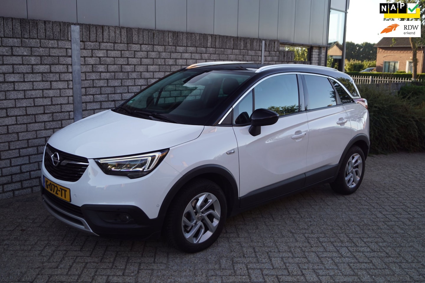 Opel Crossland X - 1.2 Turbo Innovation Autom AGR Stoelen Sportst Stoel/Stuurverw Navi Camera Clima Apple Car - AutoWereld.nl