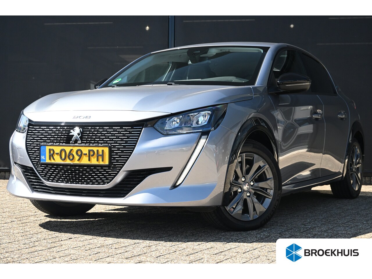 Peugeot e-208 - EV Allure Pack 50 kWh 100%SOH! 3 Fase | Navigatie | Stoelverwarming | Achteruitrijcamera | - AutoWereld.nl