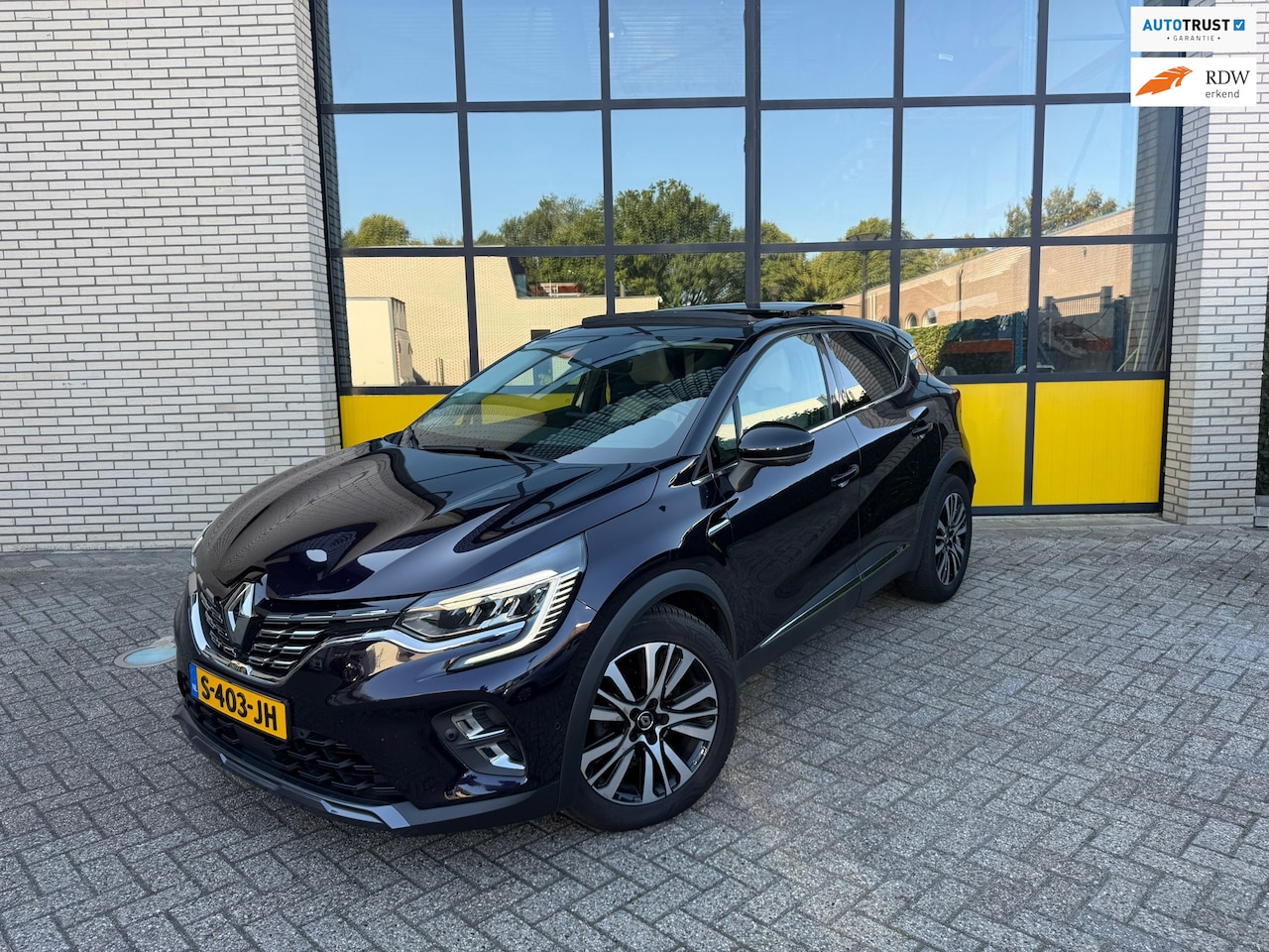 Renault Captur - 1.3 TCe 130 Initiale Paris, Trekhaak, Pano Dak, Stoel, voorruit en stuurwielverwarming - AutoWereld.nl