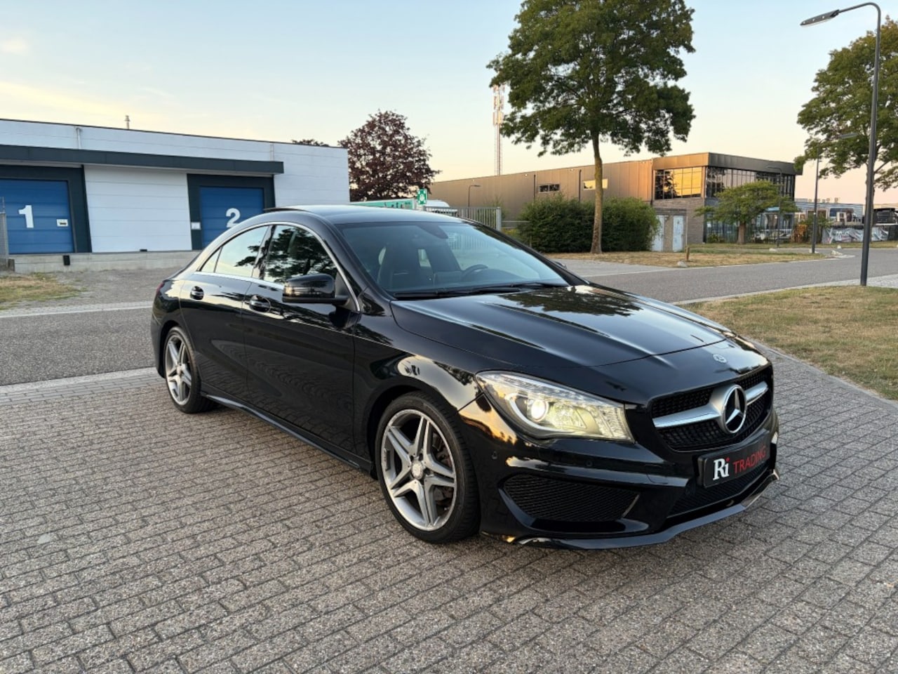 Mercedes-Benz CLA-Klasse - CLA180 AMG Aut Pano - AutoWereld.nl