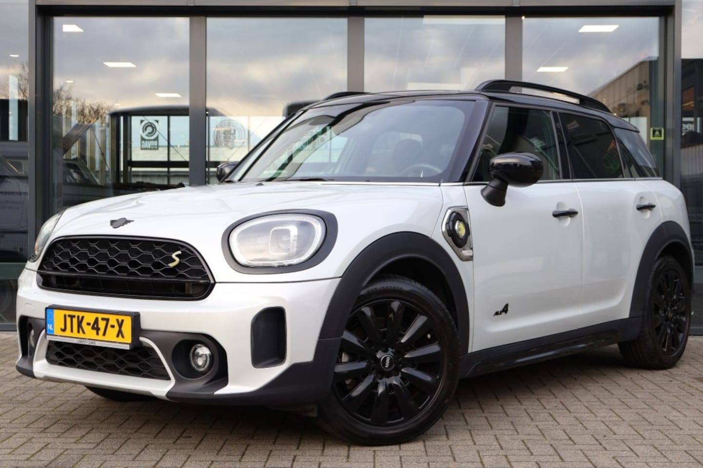 MINI Countryman - 1.5 Cooper SE ALL4 Chili / Plug In Hybrid / SOH 96 % - AutoWereld.nl