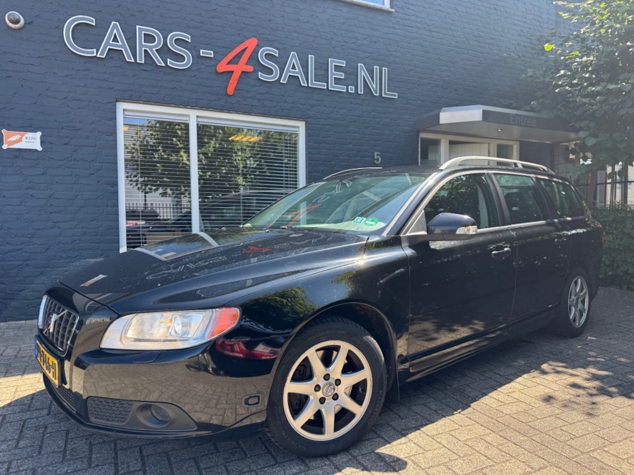 Volvo V70 - 2.5T MOMENTUM Autom. 5 cilinder + 1/2 leder + Lmv + Pdc - Lpg G3 - Apk 10/2027 - AutoWereld.nl