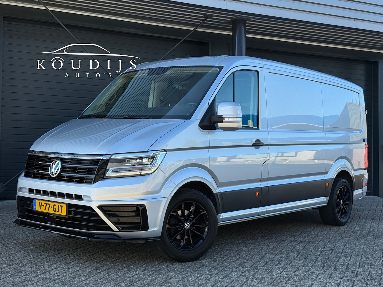 Volkswagen Crafter - 30 2.0 TDI L2H2 Comfortline, Leder, Stoelverwarm., Carplay, Trekhaak, Volledig onderhouden - AutoWereld.nl