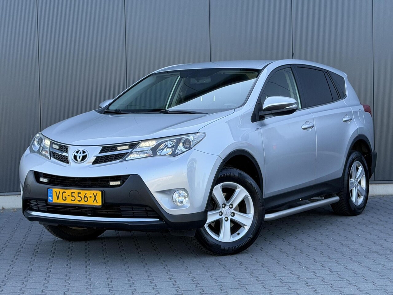 Toyota RAV4 - 2.2 D-4D 4WD Grijs Kenteken - 2e Eigenaar - Camera - Clima - Trekhaak - AutoWereld.nl
