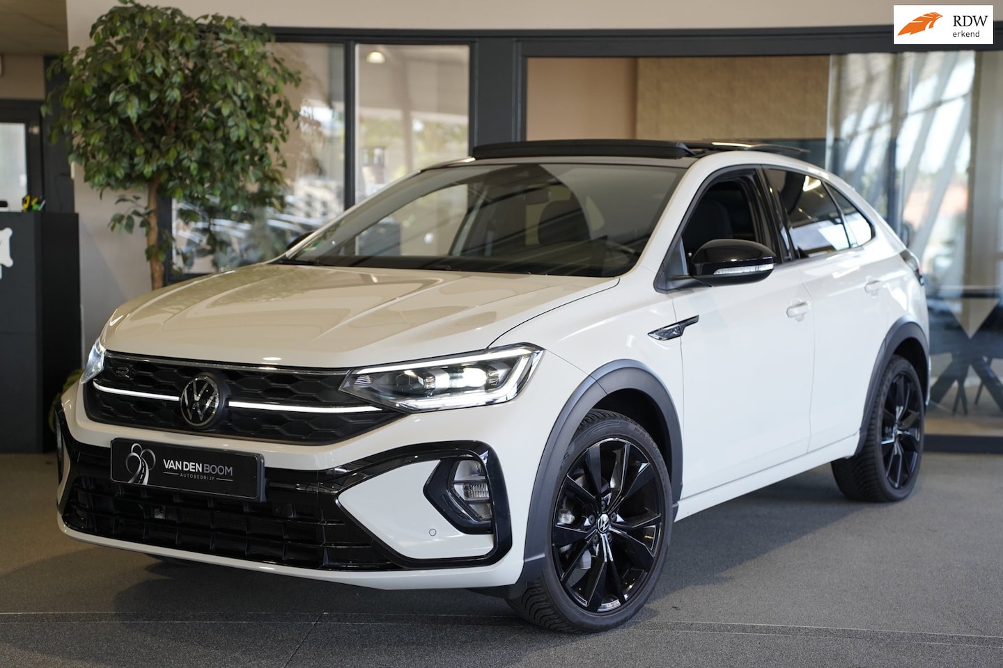 Volkswagen Taigo - 1.0 TSI 2x R-Line DSG Ascot Pano Black Style Cam IQ Matrix Beats ACC - AutoWereld.nl