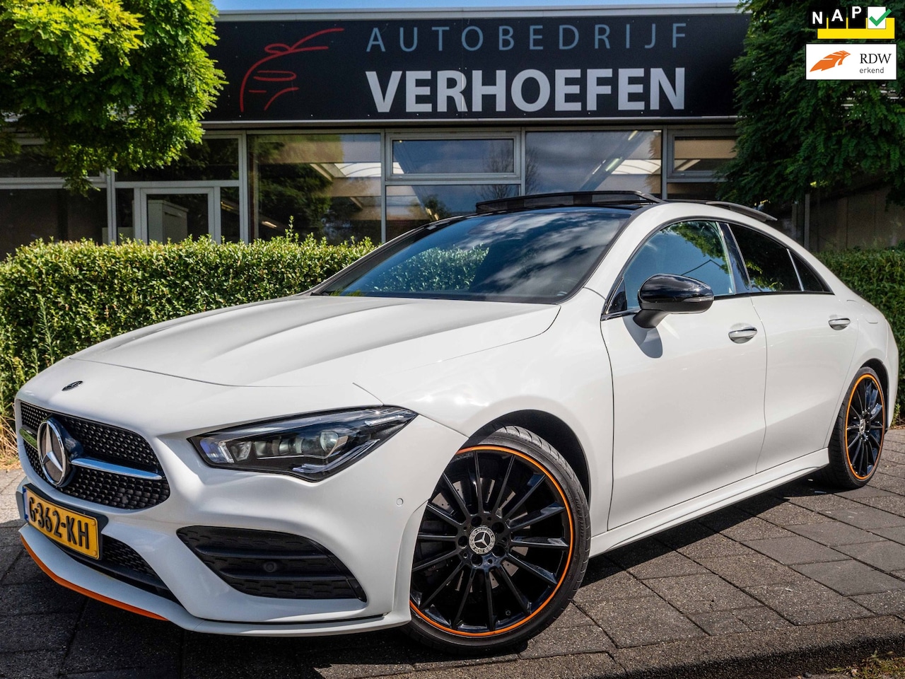 Mercedes-Benz CLA-Klasse - 220 d Premium Plus - PANORAMADAK - APPLECARPLAY - MASSAGE - AMG-LINE - STOEL VERW ! - AutoWereld.nl