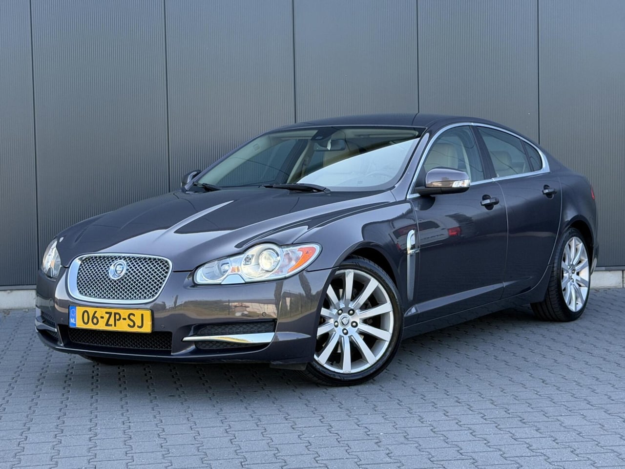 Jaguar XF - 2.7D V6 Premium Luxury 1e Eigenaar - Leder - Camera - Dealer Onderhouden - AutoWereld.nl