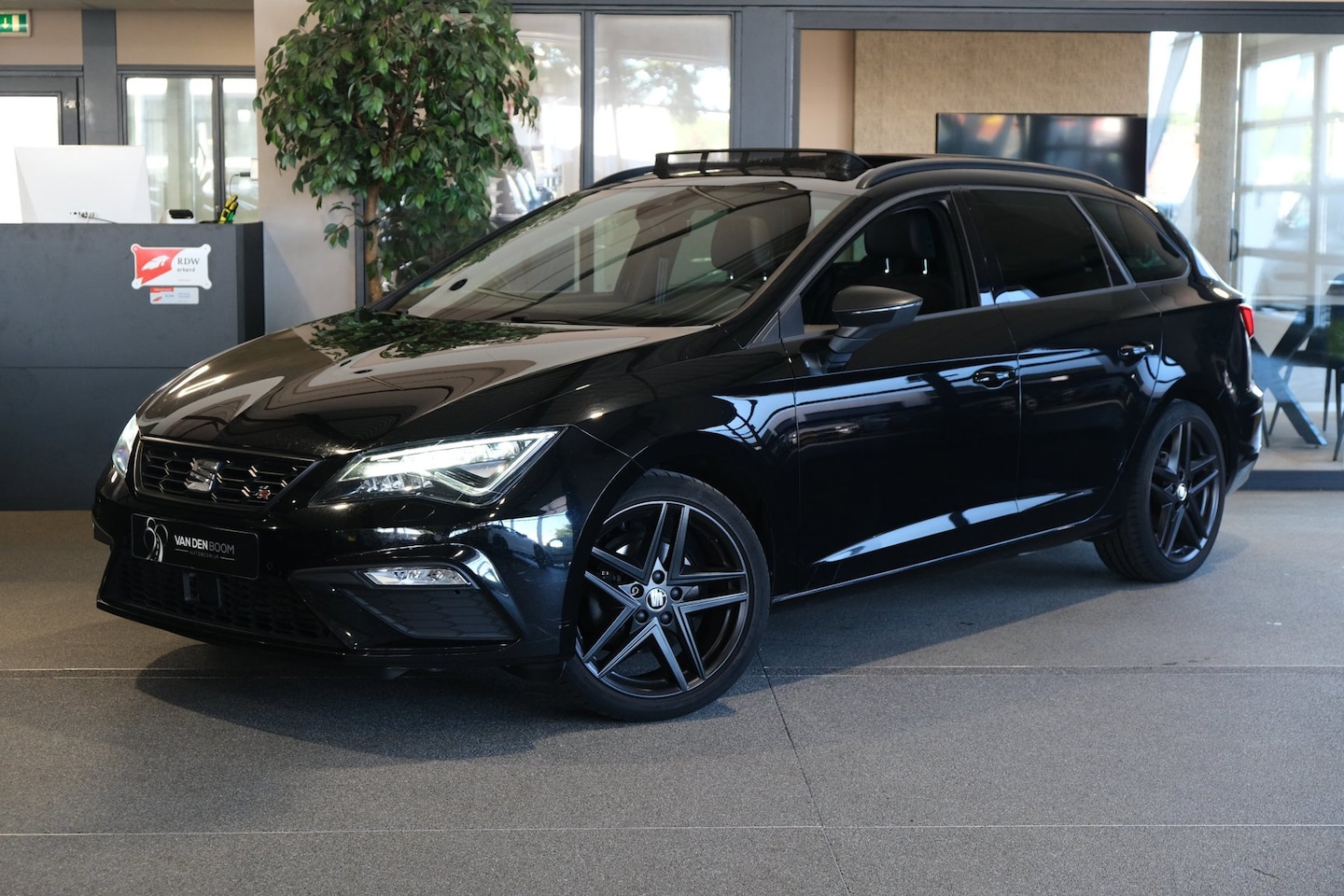 SEAT Leon ST - 1.5 TSI FR 150PK DSG Black Matt Edition Pano Led Navi Virtual Cam Beats ACC - AutoWereld.nl