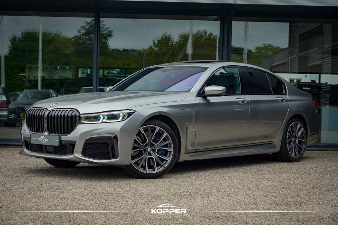 BMW 7-serie - 745e High Executive / M-Sport / Schuifdak / Massage / Co-Pilot / Bowers&Wilkins / Alcantar - AutoWereld.nl
