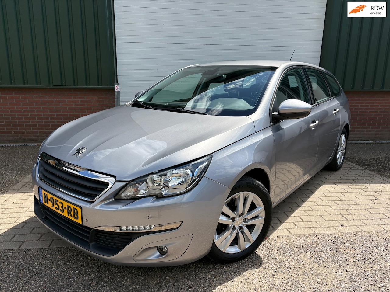 Peugeot 308 SW - 1.2 PureTech|Klimaat/Stoelverwarming/Trekhaak - AutoWereld.nl