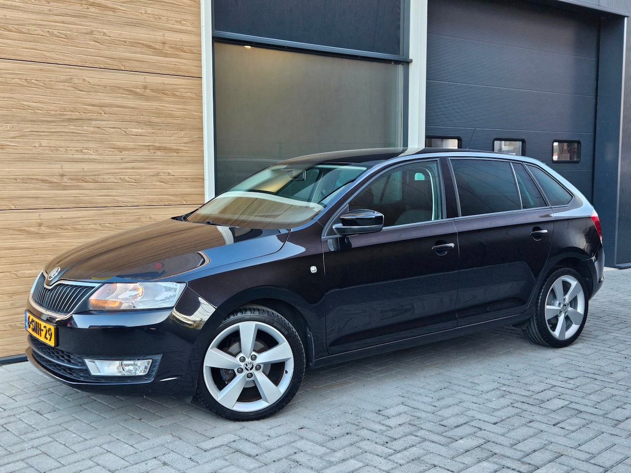 Skoda Rapid Spaceback - 1.2 TSI Greentech Elegance Bns Pro Navi Trekhaak PDC 17" - AutoWereld.nl