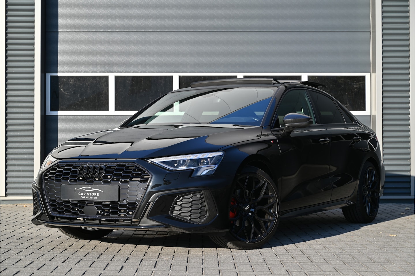 Audi A3 Limousine - 35 TFSI S-LINE / PANO / CARBON / LED MATRIX / CAMERA / ACC / LANE ASSIST / 19" - AutoWereld.nl
